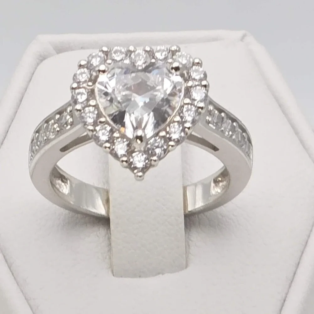 BE 925 Sterling Silver Heart Ring Halo Design Cubic Zirconia‎ Engagement Size 7